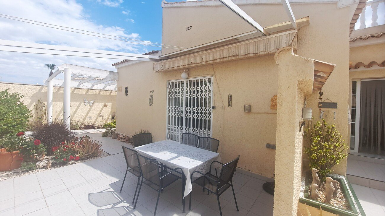   South-facing 3-bedroom detached villa with a private pool, situated in the desirable El Presidente area of Villamartin. Set on a 400m² walled plot, 