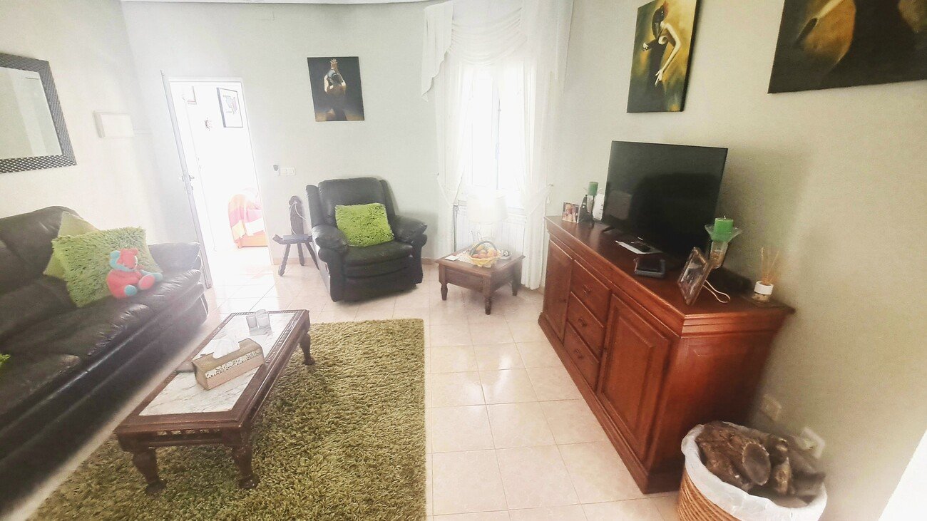   South-facing 3-bedroom detached villa with a private pool, situated in the desirable El Presidente area of Villamartin. Set on a 400m² walled plot, 