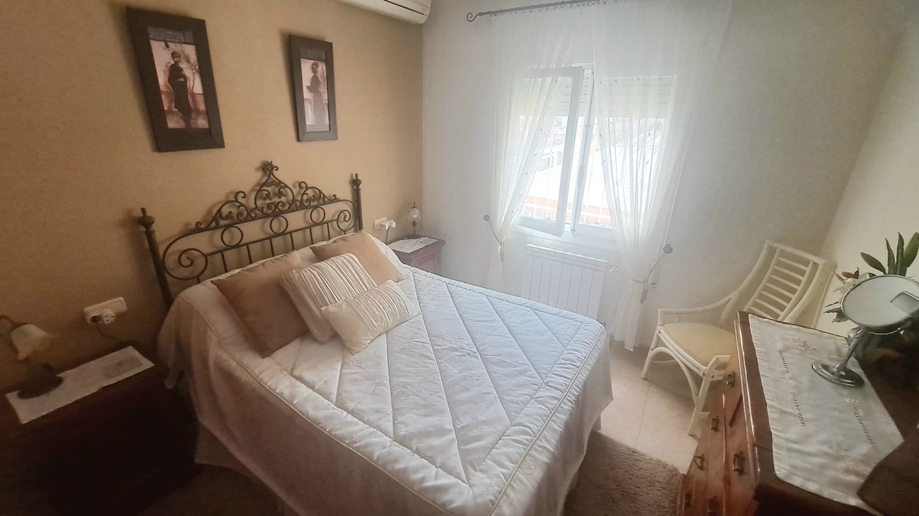   South-facing 3-bedroom detached villa with a private pool, situated in the desirable El Presidente area of Villamartin. Set on a 400m² walled plot, 