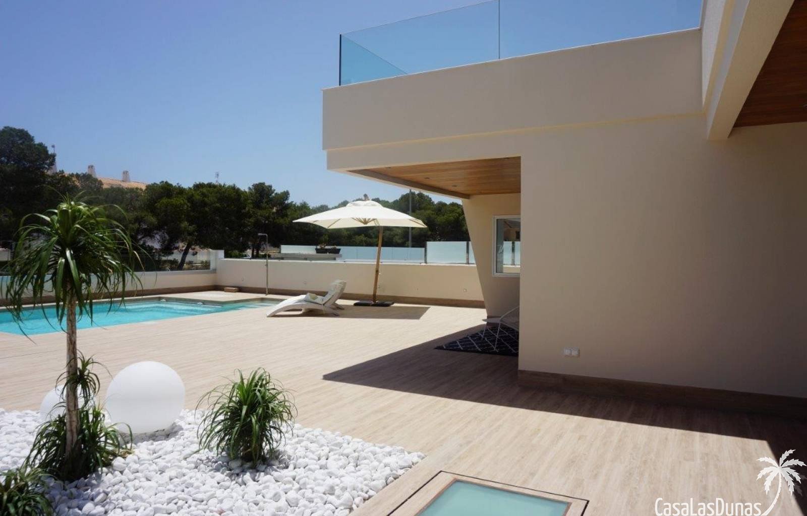  Wunderschöne neue Villen in Campoamor, am Rande des Golfresorts gelegen. Diese Villen beginnen auf einem Grundstück von 500 m² und verteilen sich auf
