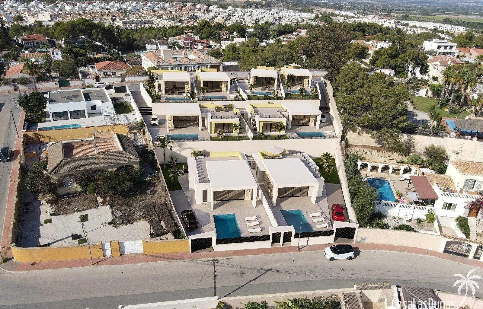  Tauchen Sie ein in eine Welt voller Komfort und Eleganz mit diesen neuen Villen in Los Balcones, Torrevieja. In einer ruhigen und exklusiven Gegend g