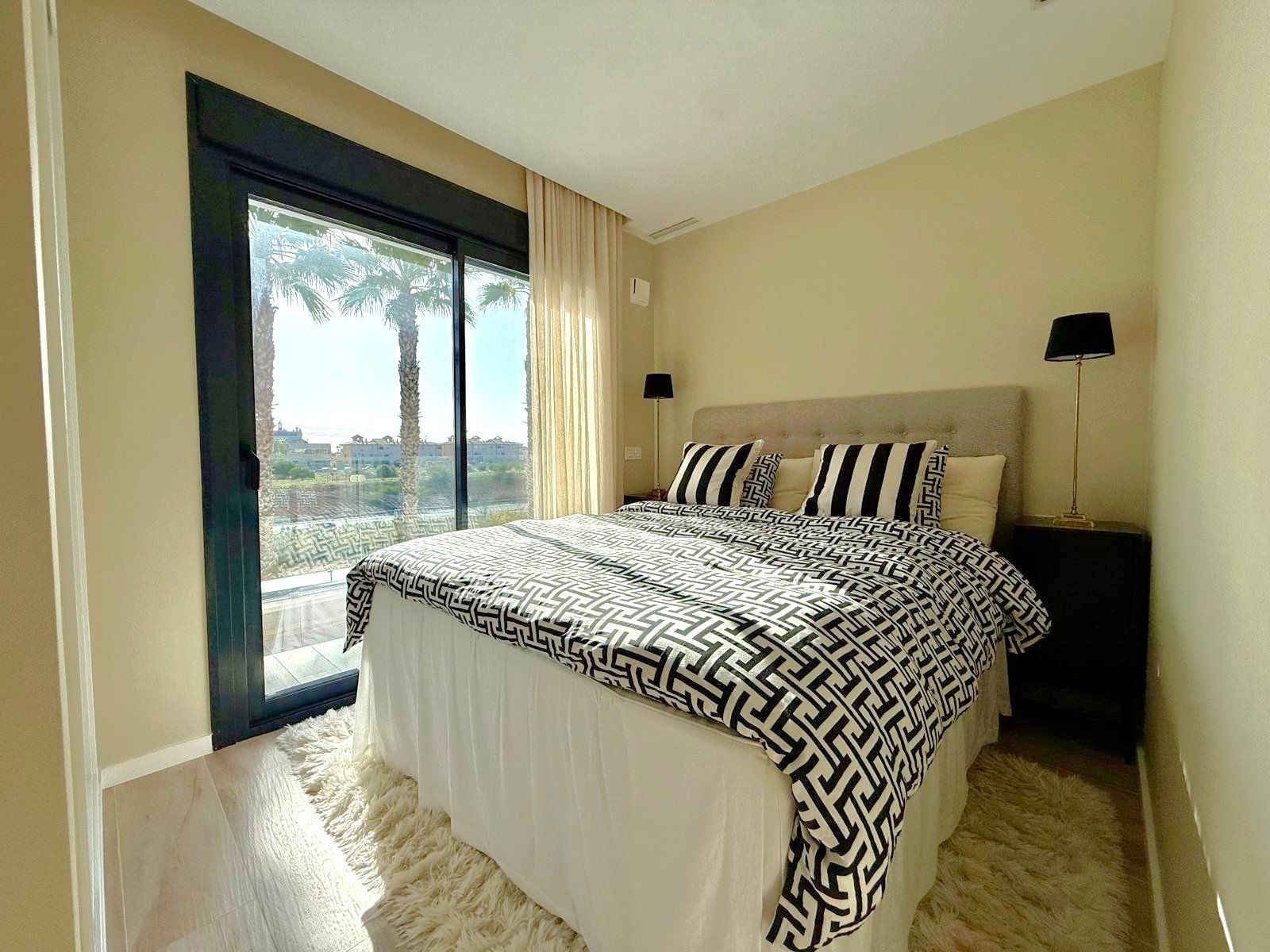   Modern and superbly presented detached villa with heated private pool in a gated residential area at 1,5 km distance to supermarket, restaurants, ba