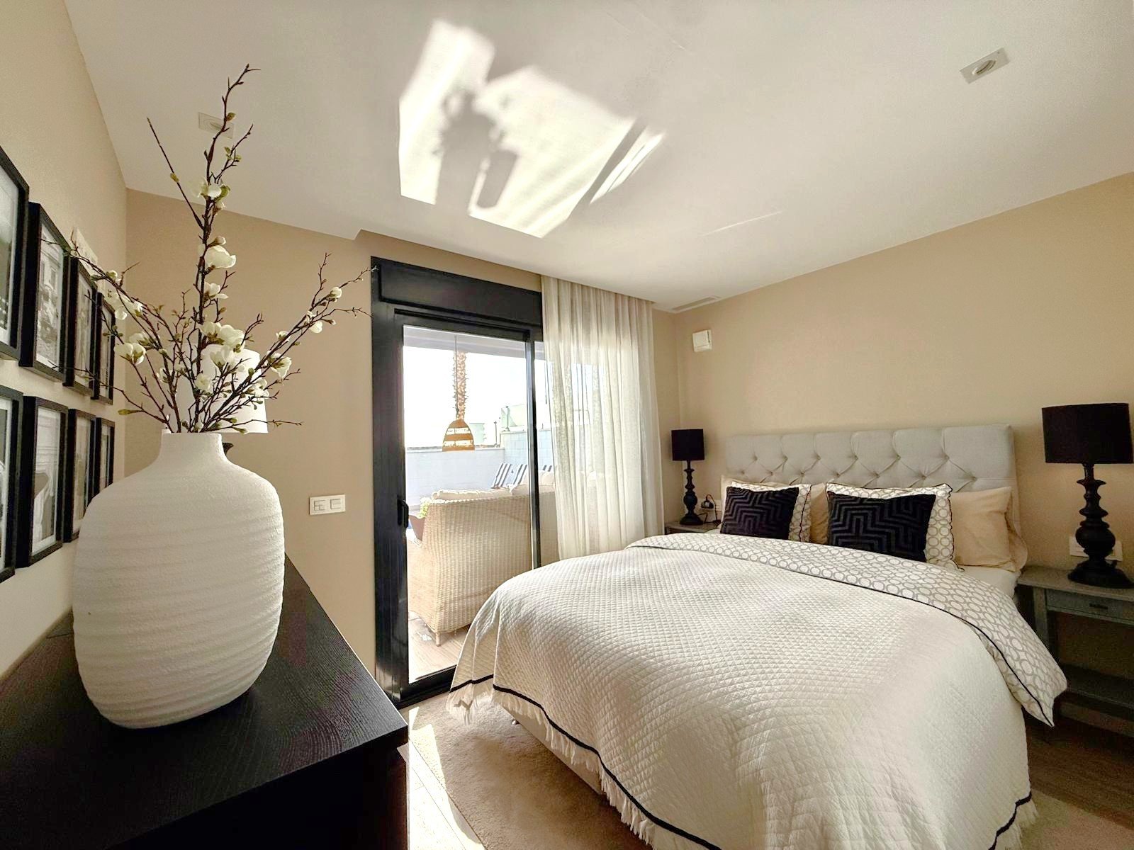   Modern and superbly presented detached villa with heated private pool in a gated residential area at 1,5 km distance to supermarket, restaurants, ba