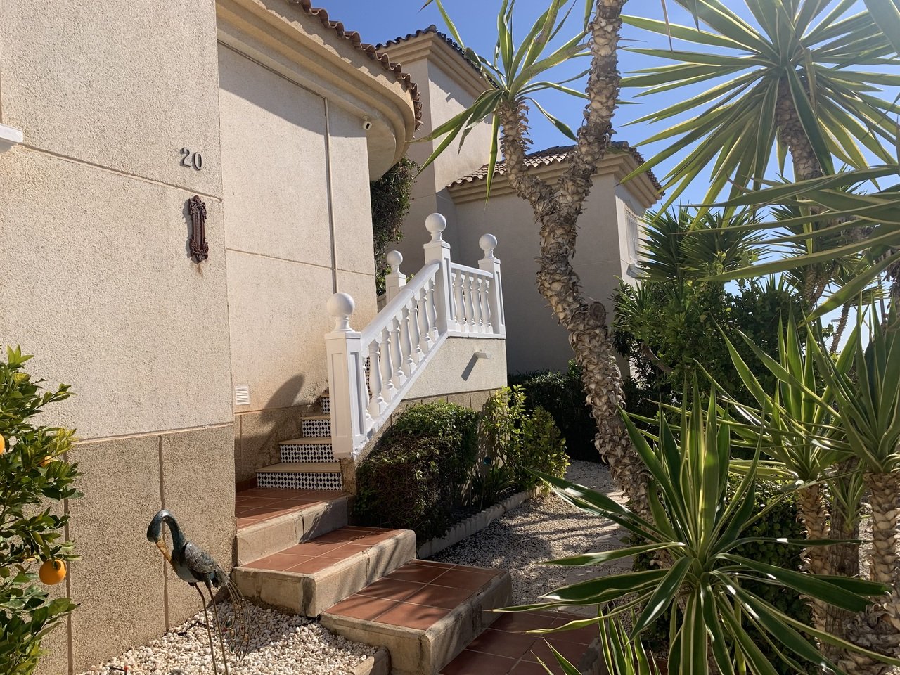   Fantastic opportunity with this 3 Bed, 2 Bath Detached Villa in Villamartin.Discover the charm of this spacious and versatile 3-bedroom, 2-bathroom 