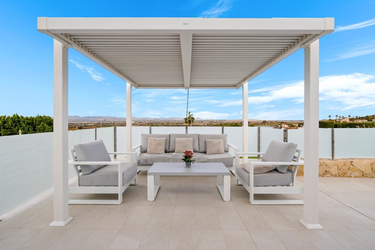   Modern Detached Villa in Lomas De Juliana, Algorfa - Almoradi Discover the perfect blend of luxury and comfort in this fantastic modern 4-bedroom, 3
