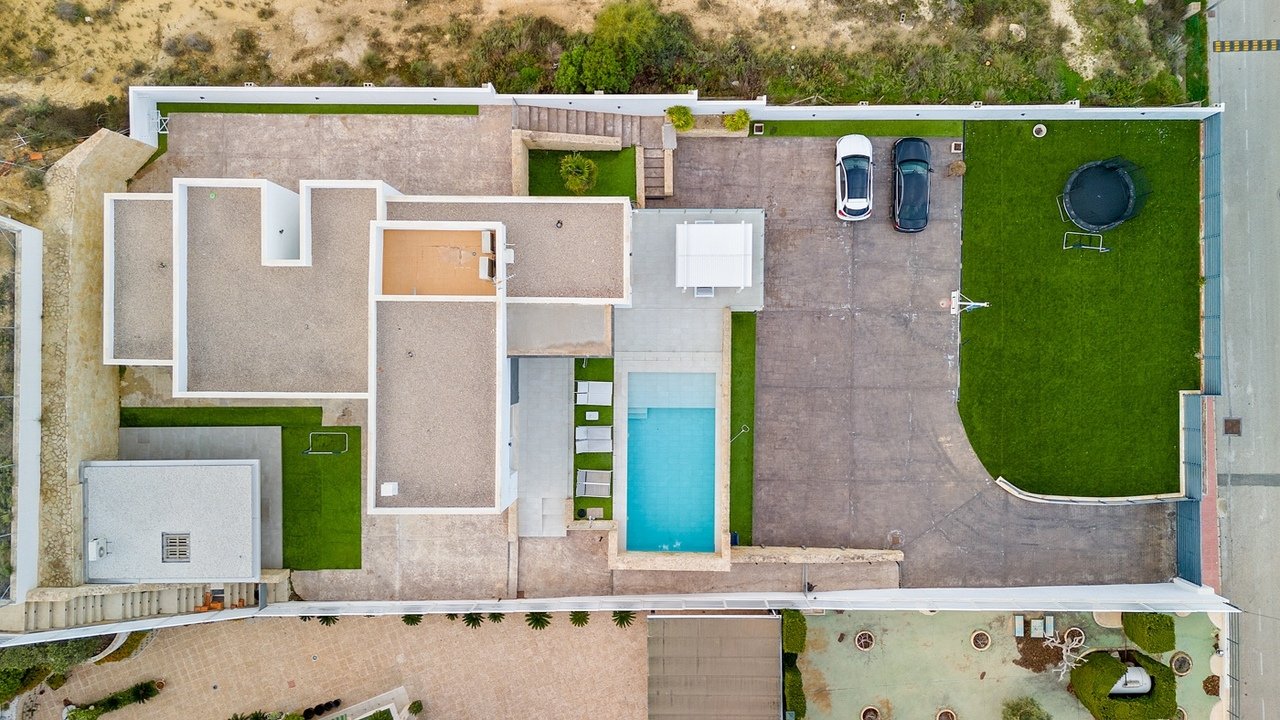   Modern Detached Villa in Lomas De Juliana, Algorfa - Almoradi Discover the perfect blend of luxury and comfort in this fantastic modern 4-bedroom, 3