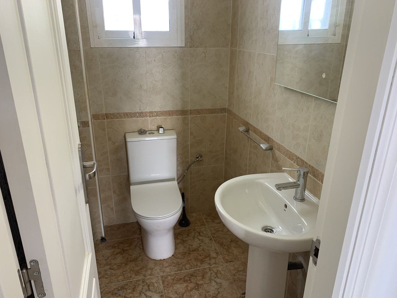  Stunning 2 Bedroom Townhouse in La Cinuelica R15, Punta PrimaDiscover the charm of this stunning 2 bedroom townhouse located in the desirable La Cin