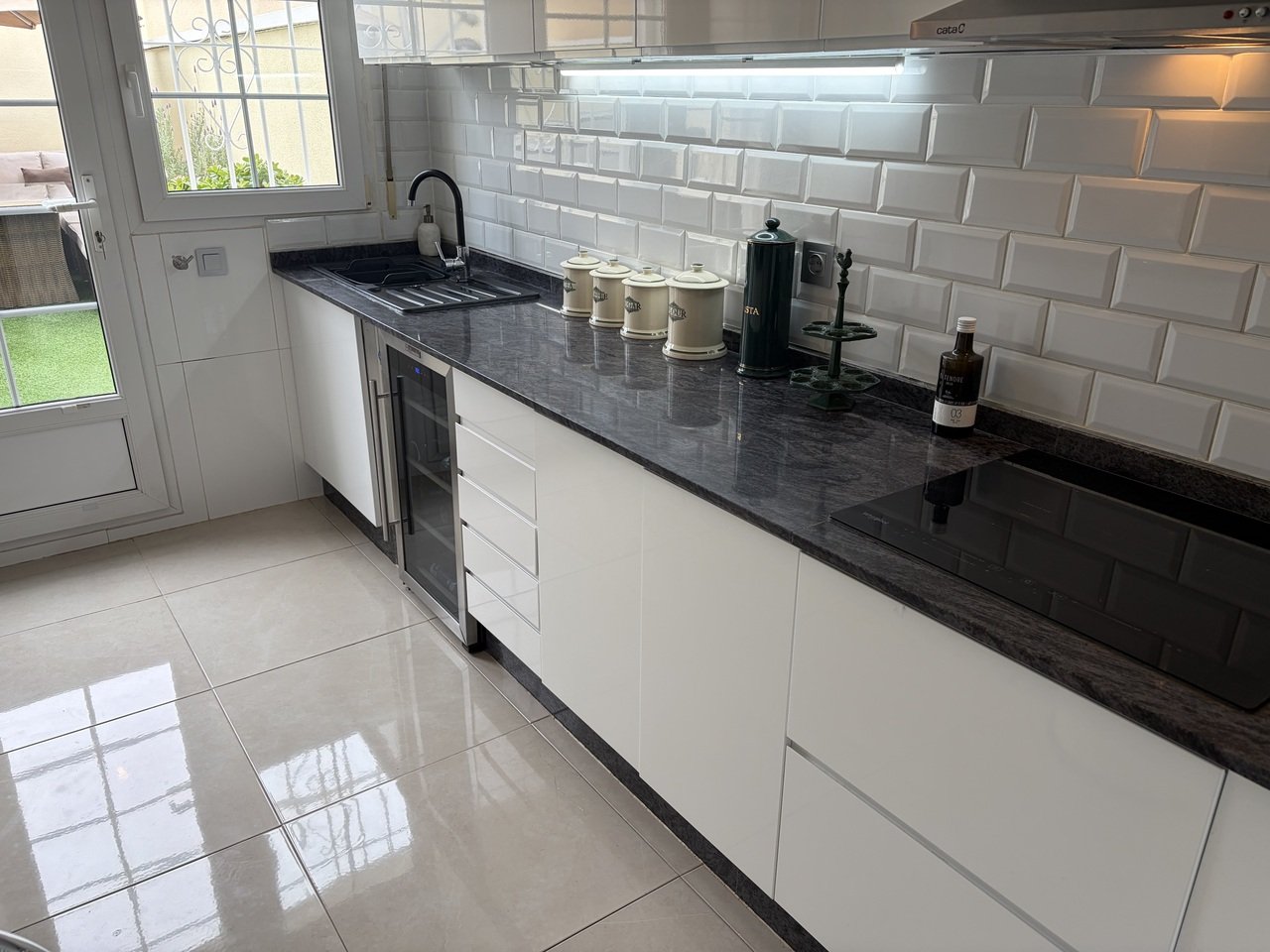   Outstanding 3 Bed, 3 Bath South facing Townhouse with large converted basement offering an additional room with En Suite bathroom. This is a fantast