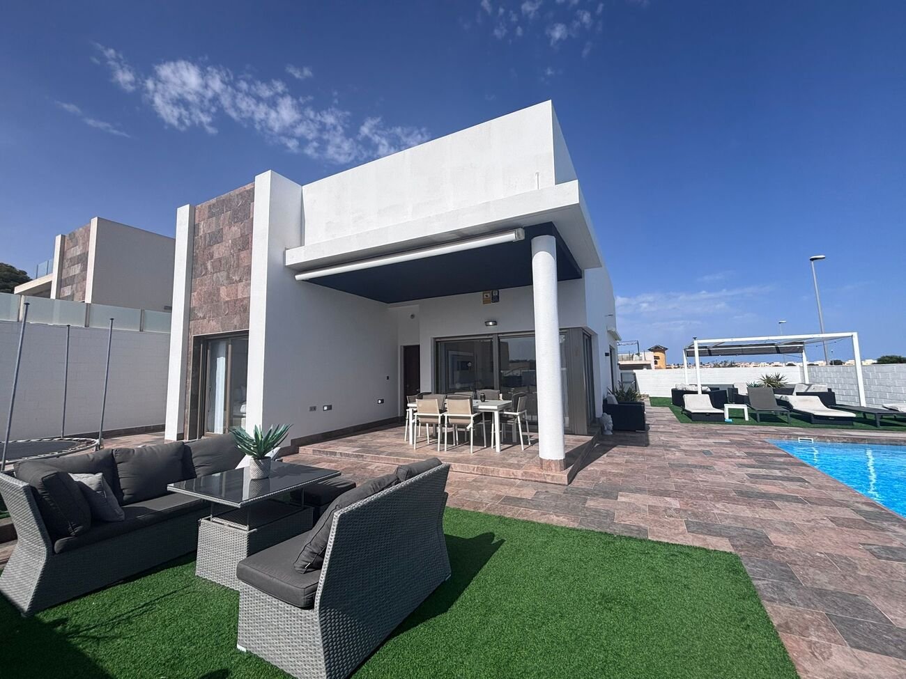   Elegant Mediterranean Living in Pau 8, Villamartín
Set within one of the most desirable residential enclaves on the southern Costa Blanca,