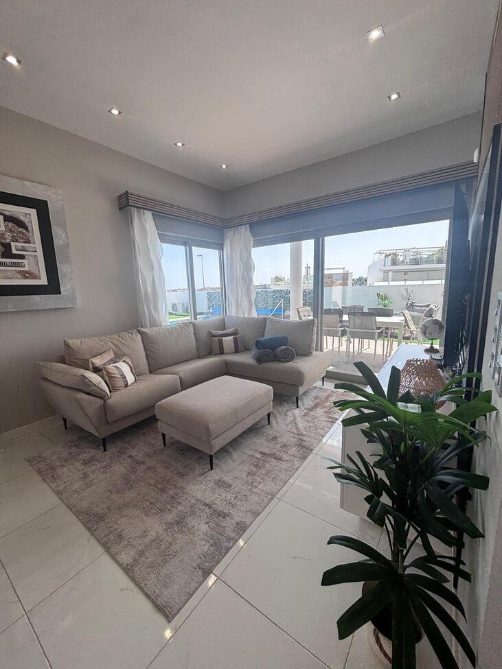   Elegant Mediterranean Living in Pau 8, Villamartín
Set within one of the most desirable residential enclaves on the southern Costa Blanca,