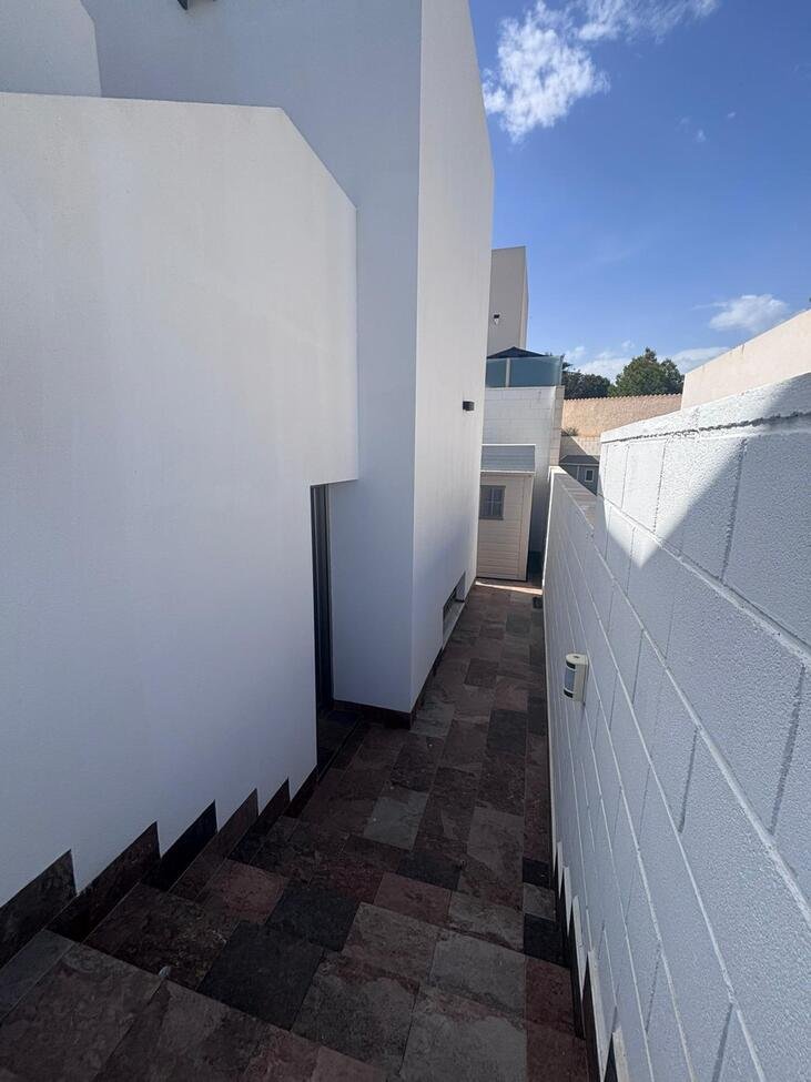   Elegant Mediterranean Living in Pau 8, Villamartín
Set within one of the most desirable residential enclaves on the southern Costa Blanca,