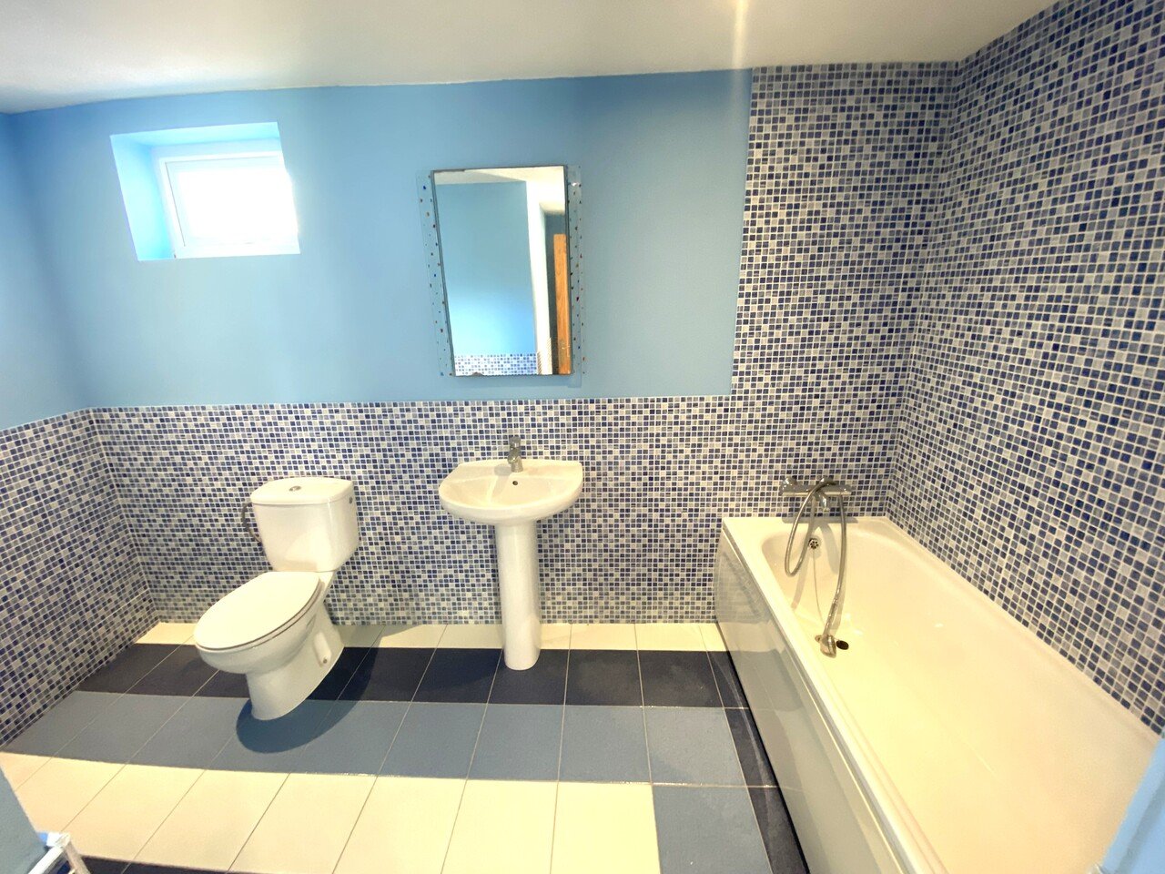   Fabulous renovated 5 bedroom villa with private pool, perfectly situated in the vibrant area of La Zenia. Offering a seamless blend of modern comfor