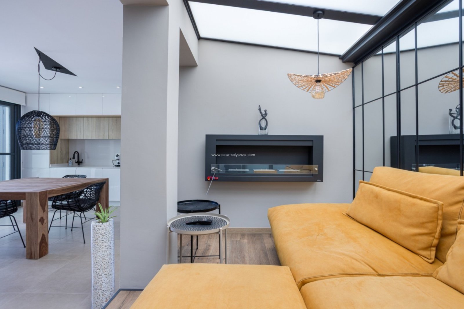  &amp;#13;&amp;#13;
Located in charming and highly popular Benijófar is this stylish and perfectly maintained townhouse from 2018. A contem
