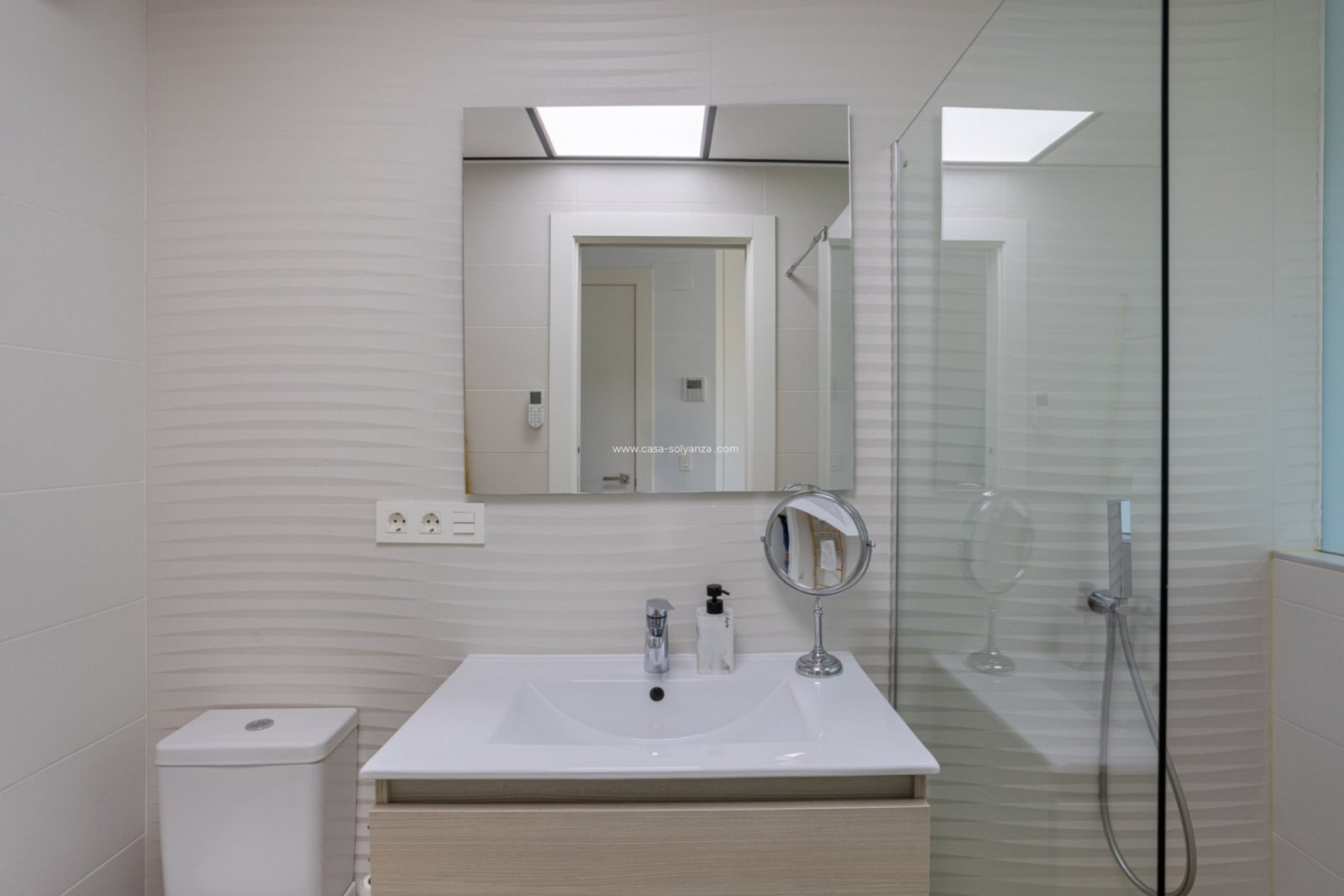   &amp;#13;&amp;#13;
Located in charming and highly popular Benijófar is this stylish and perfectly maintained townhouse from 2018. A contem