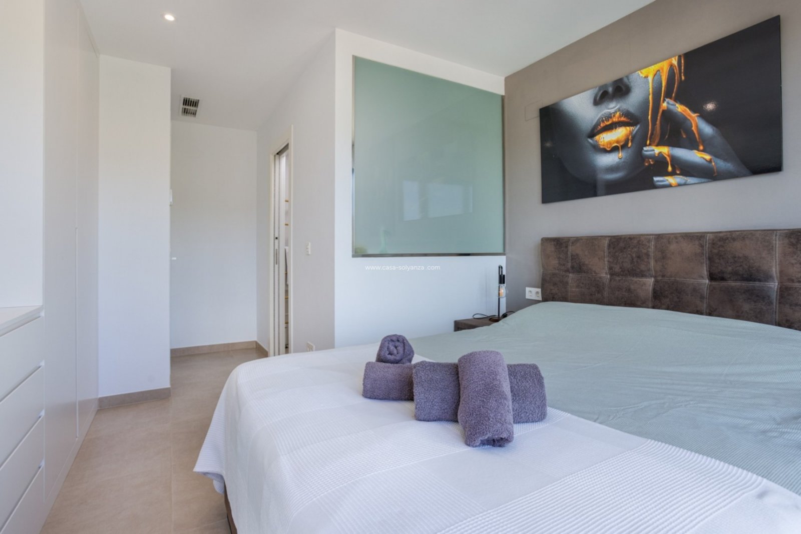   &amp;#13;&amp;#13;
Located in charming and highly popular Benijófar is this stylish and perfectly maintained townhouse from 2018. A contem