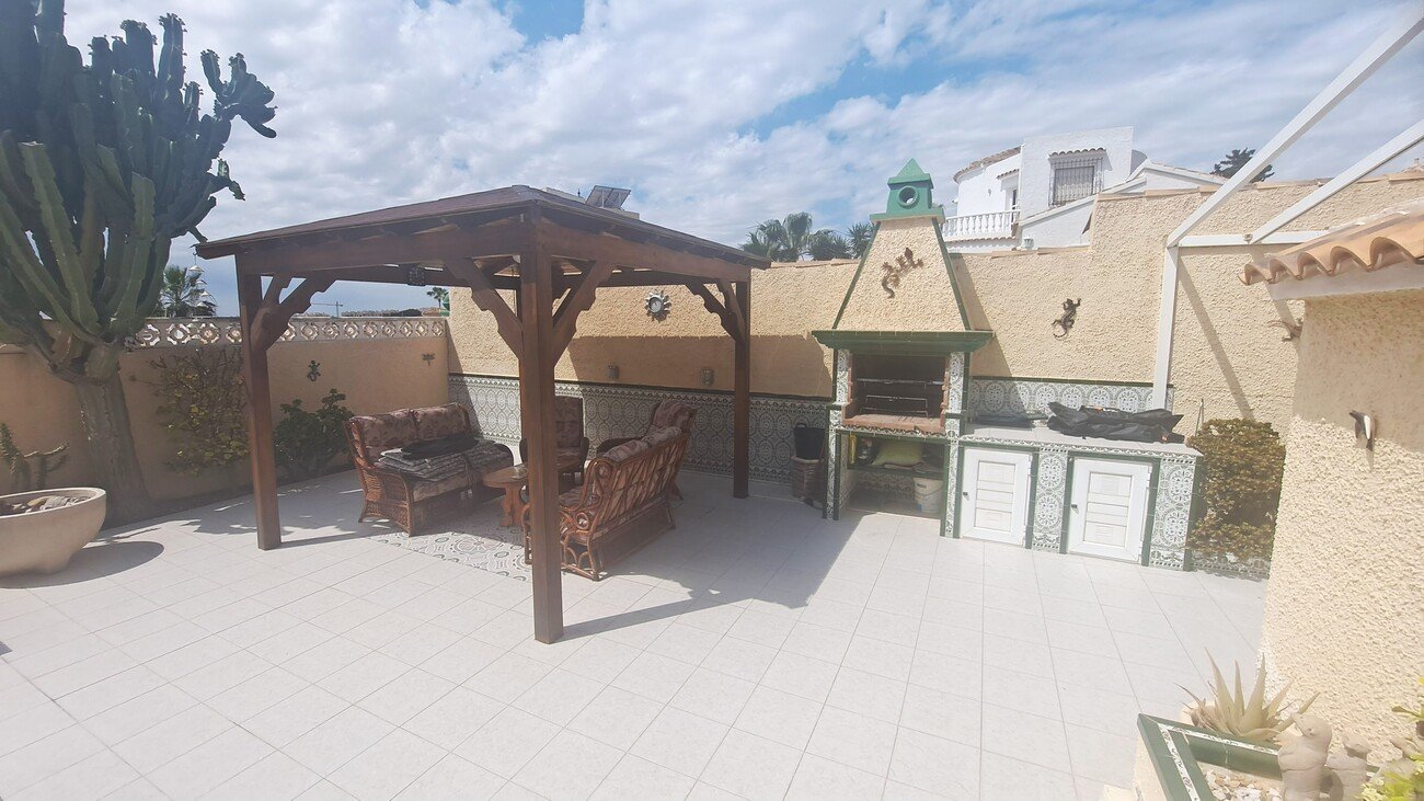   South-facing 3-bedroom detached villa with a private pool, situated in the desirable El Presidente area of Villamartin. Set on a 400m² walled plot, 