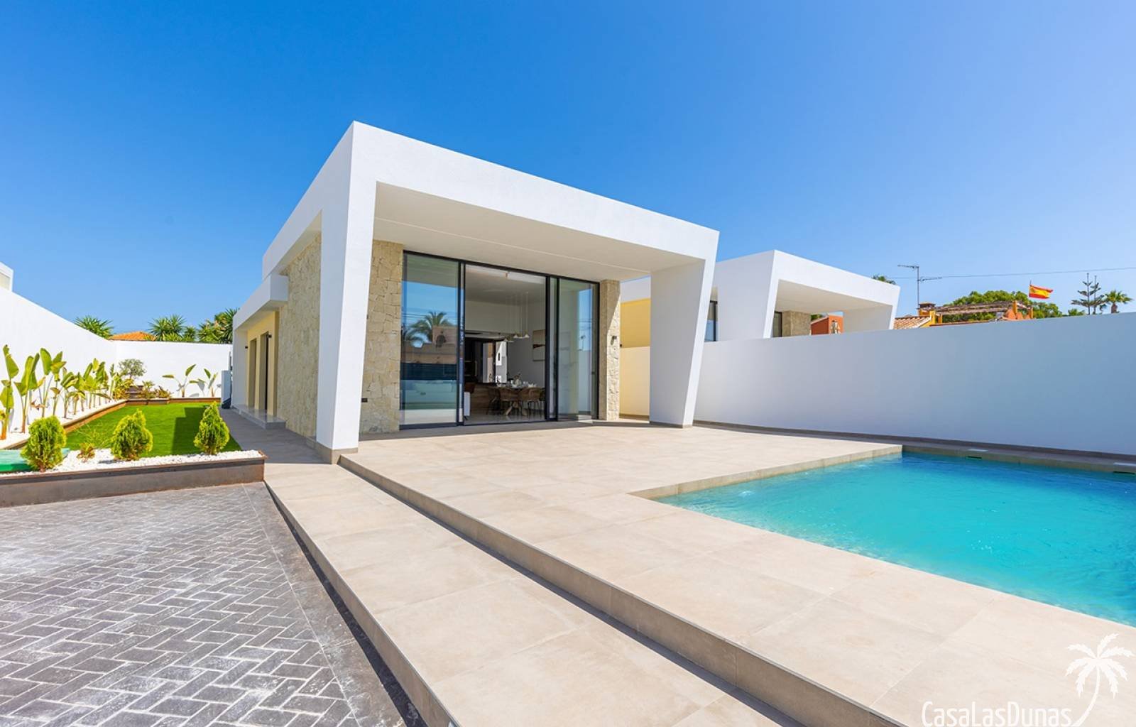 Betreten Sie eine Welt voller Komfort und Eleganz mit diesen neuen Villen in Los Balcones, Torrevieja. In einer ruhigen und exklusiven Gegend gelegen
