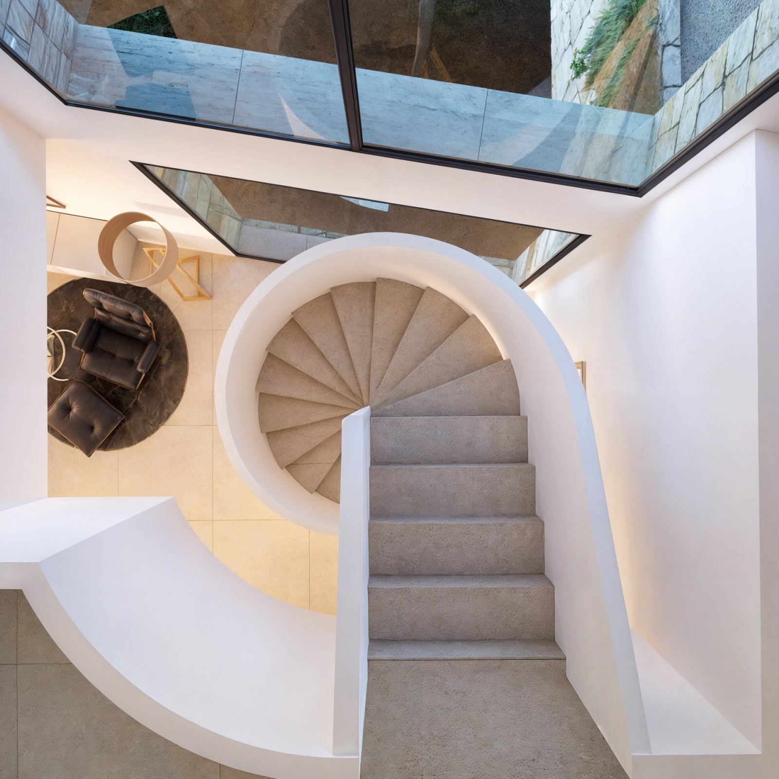 Diese exklusive Villa befindet sich in der charmanten Stadt Teulada und bietet eine privilegierte Umgebung mit Meerblick. Entworfen für diejenigen, d