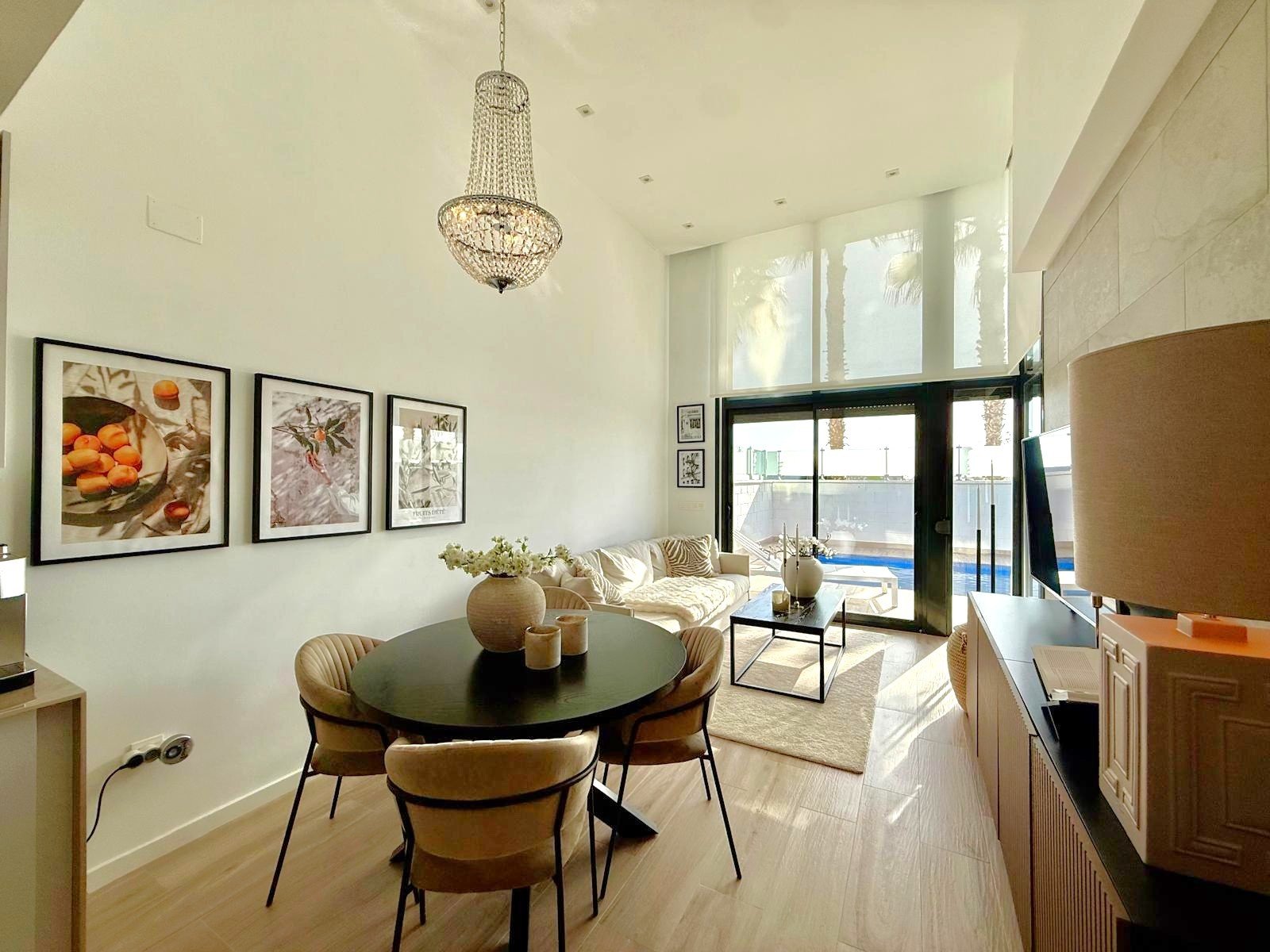 Modern and superbly presented detached villa with heated private pool in a gated residential area at 1,5 km distance to supermarket, restaurants, ba