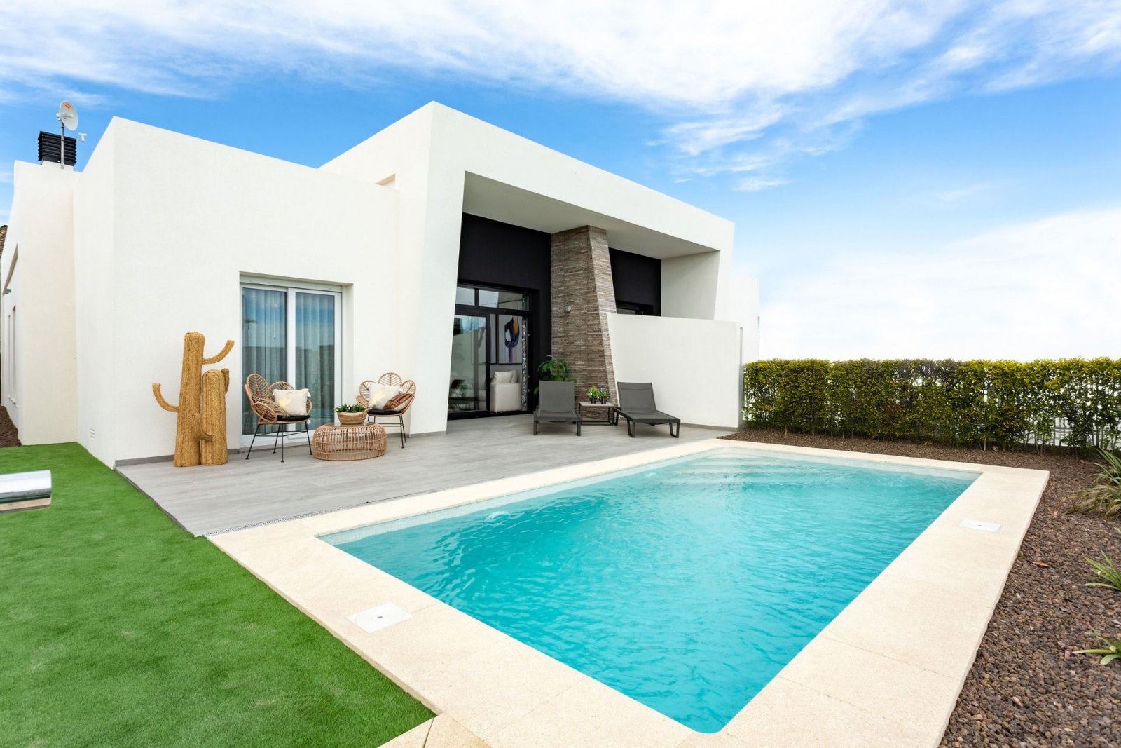 In der prestigeträchtigen Umgebung von La Finca Golf gelegen, bietet dieses Wohnensemble eine exklusive Auswahl von 10 Immobilien, darunter Apartment