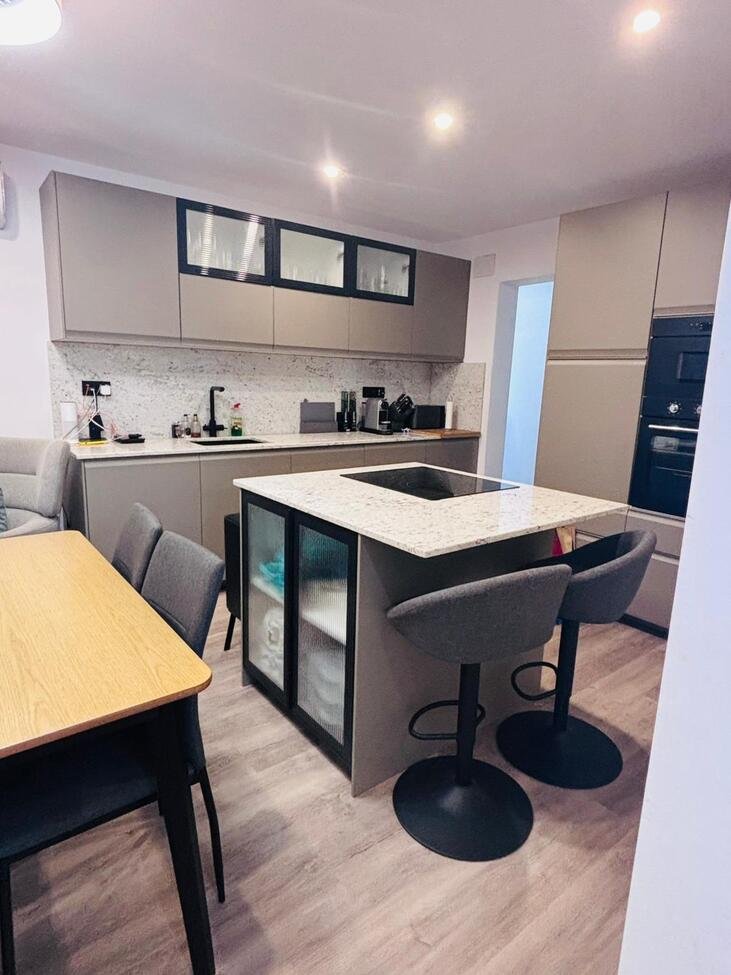 Located in the heart of the vibrant town of San Miguel de Salinas in the beautiful Alicante Province, this fully renovated four-bedroom townhouse of