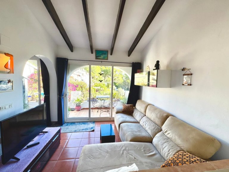 A delightful duplex townhouse only 1.8 km from Moraira centre. set on a small and incredibly pretty complex of 13 houses with a communal pool and be