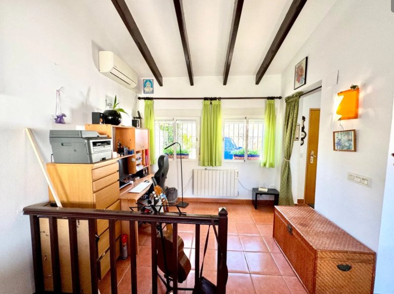 A delightful duplex townhouse only 1.8 km from Moraira centre. set on a small and incredibly pretty complex of 13 houses with a communal pool and be