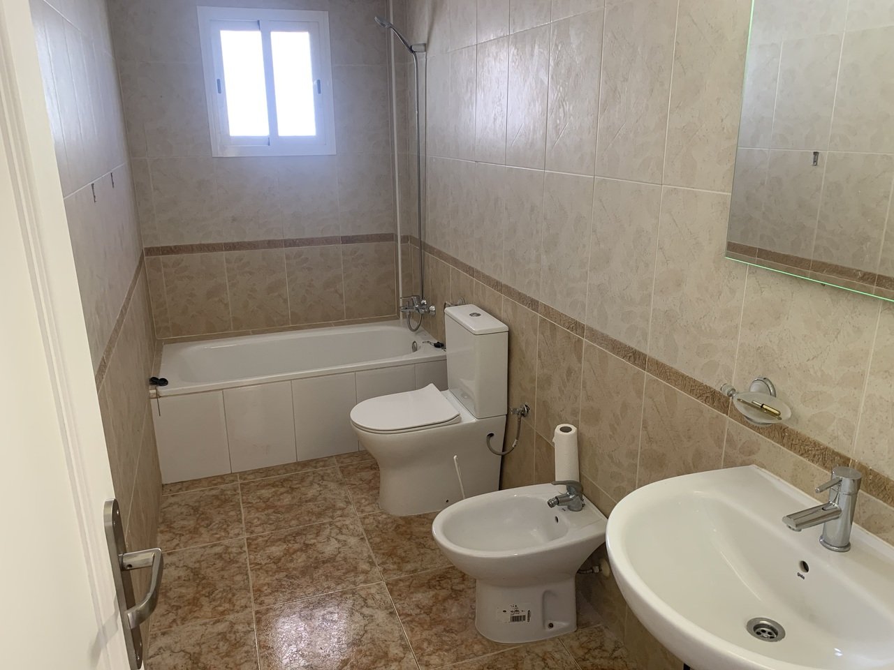   Stunning 2 Bedroom Townhouse in La Cinuelica R15, Punta PrimaDiscover the charm of this stunning 2 bedroom townhouse located in the desirable La Cin