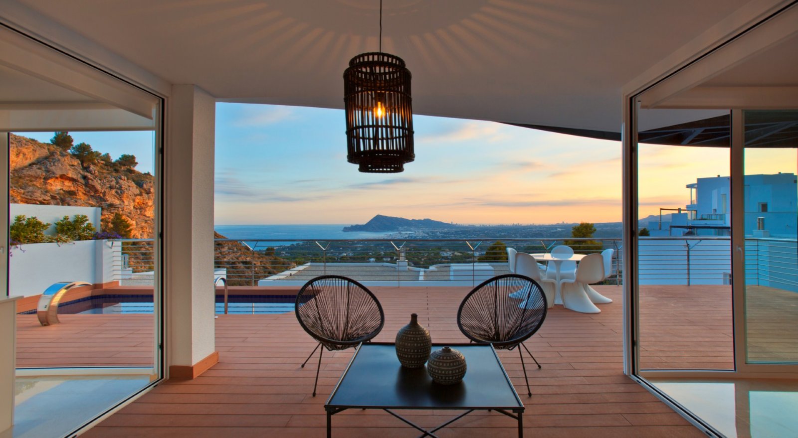  Diese Immobilien befinden sich in der exklusiven Ortschaft Altea und bieten ein einzigartiges Wohnerlebnis mit beeindruckendem Meerblick. Die Anlage 