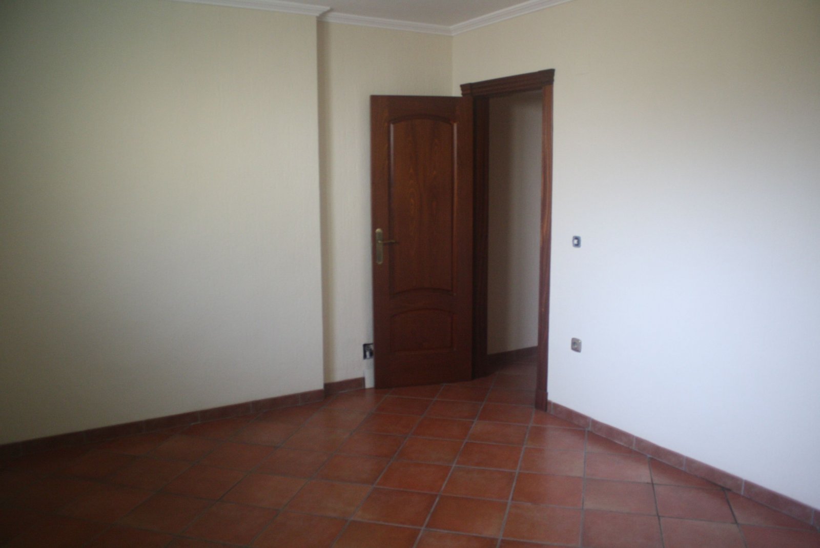 In der charmanten Stadt Torrevieja gelegen, bietet dieses Reihenhaus eine einzigartige Gelegenheit, das Leben an der Costa Blanca zu genießen. Mit nu