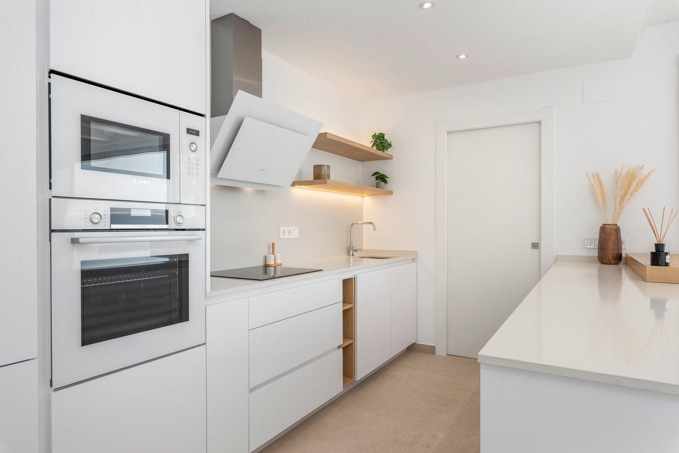  In der charmanten Stadt Los Alcázares gelegen, bietet dieser Komplex von 6 unabhängigen Immobilien einen exklusiven Lebensstil in einer privilegierte