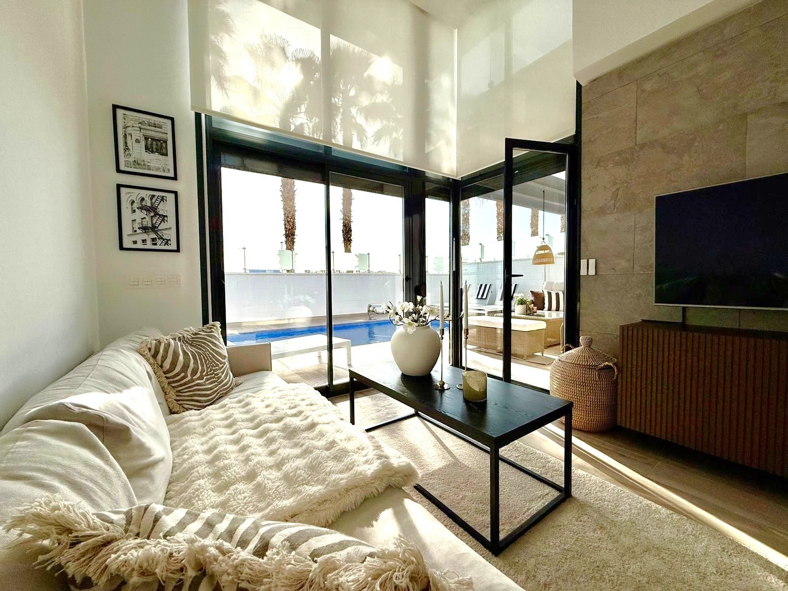   Modern and superbly presented detached villa with heated private pool in a gated residential area at 1,5 km distance to supermarket, restaurants, ba