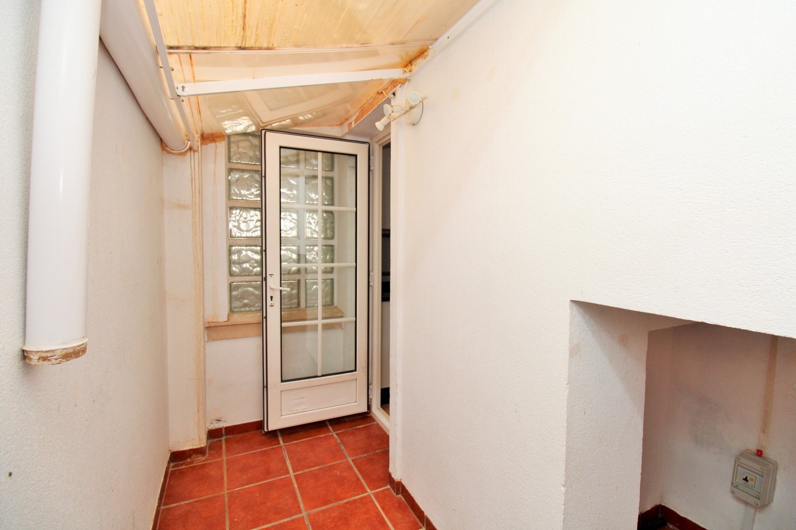  Dieses Reihenhaus mit 3 Schlafzimmern befindet sich in der Wohnanlage Sun Golf Villas in Villamartin und liegt in hervorragender Lage direkt neben de