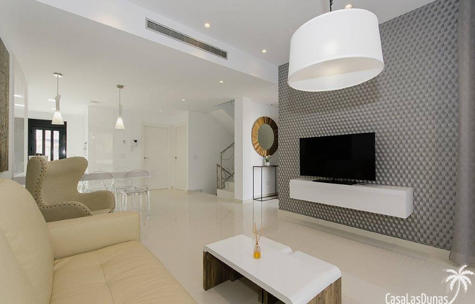 Diese Residenz, bestehend aus 16 einzelnen Villen, befindet sich derzeit im Bau, nur 3 Gehminuten von den hervorragenden Sandstränden von Mar Menor e
