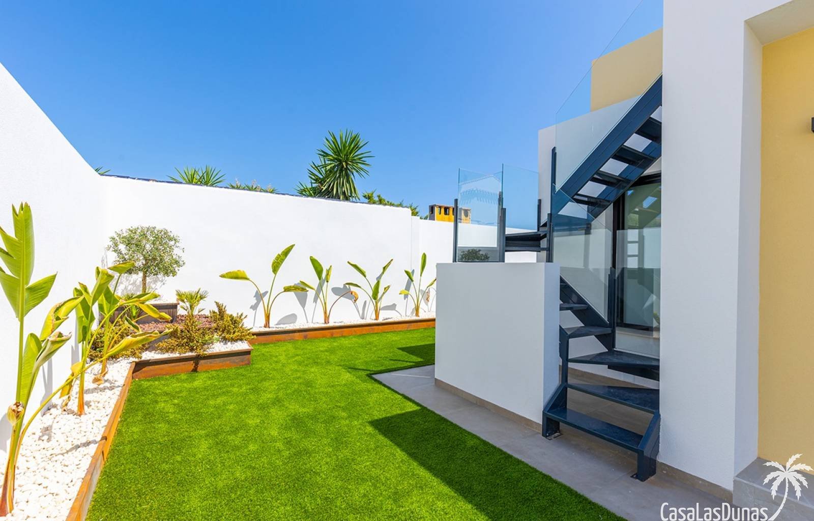 Betreten Sie eine Welt voller Komfort und Eleganz mit diesen neuen Villen in Los Balcones, Torrevieja. In einer ruhigen und exklusiven Gegend gelegen