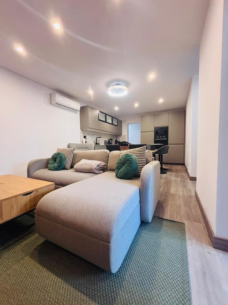   Located in the heart of the vibrant town of San Miguel de Salinas in the beautiful Alicante Province, this fully renovated four-bedroom townhouse of