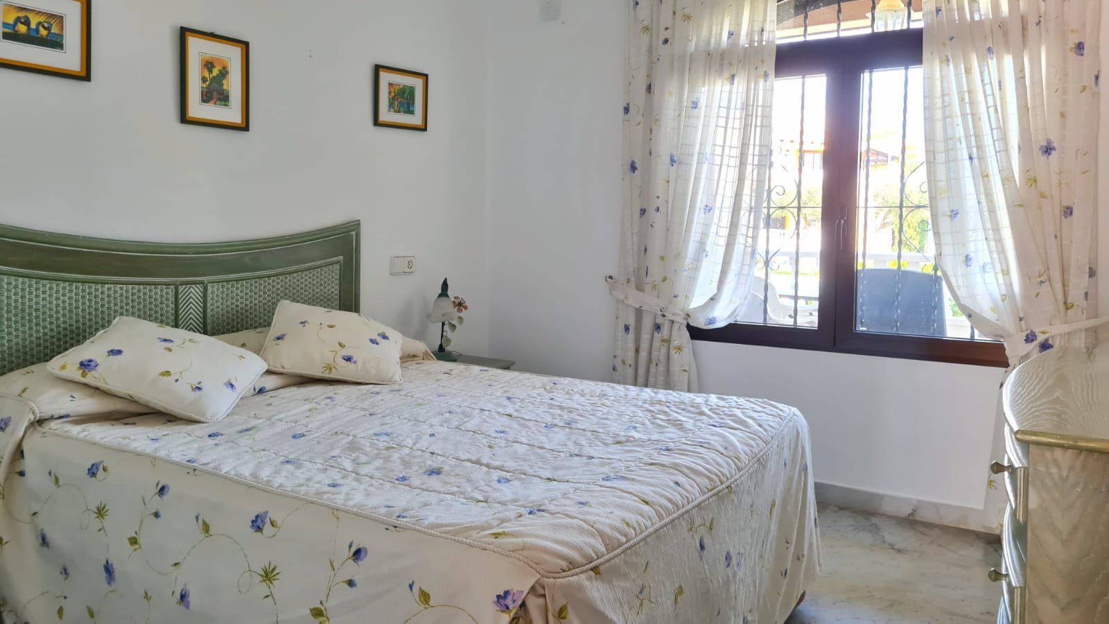 Villa Fortuna in erster Reihe – Villamartín Golf mit fantastischem Golfblick, 3 Schlafzimmer, 3 Bäder, in bester Lage. Ein absolutes Muss! 