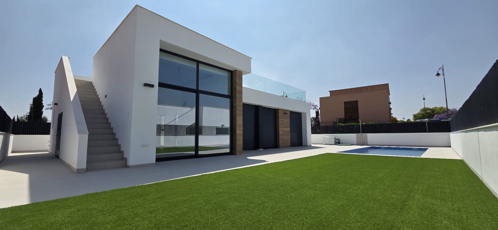Im prestigeträchtigen Condado de Alhama gelegen, bieten diese Immobilien eine perfekte Kombination aus Luxus und Komfort. Mit insgesamt 47 Einheiten