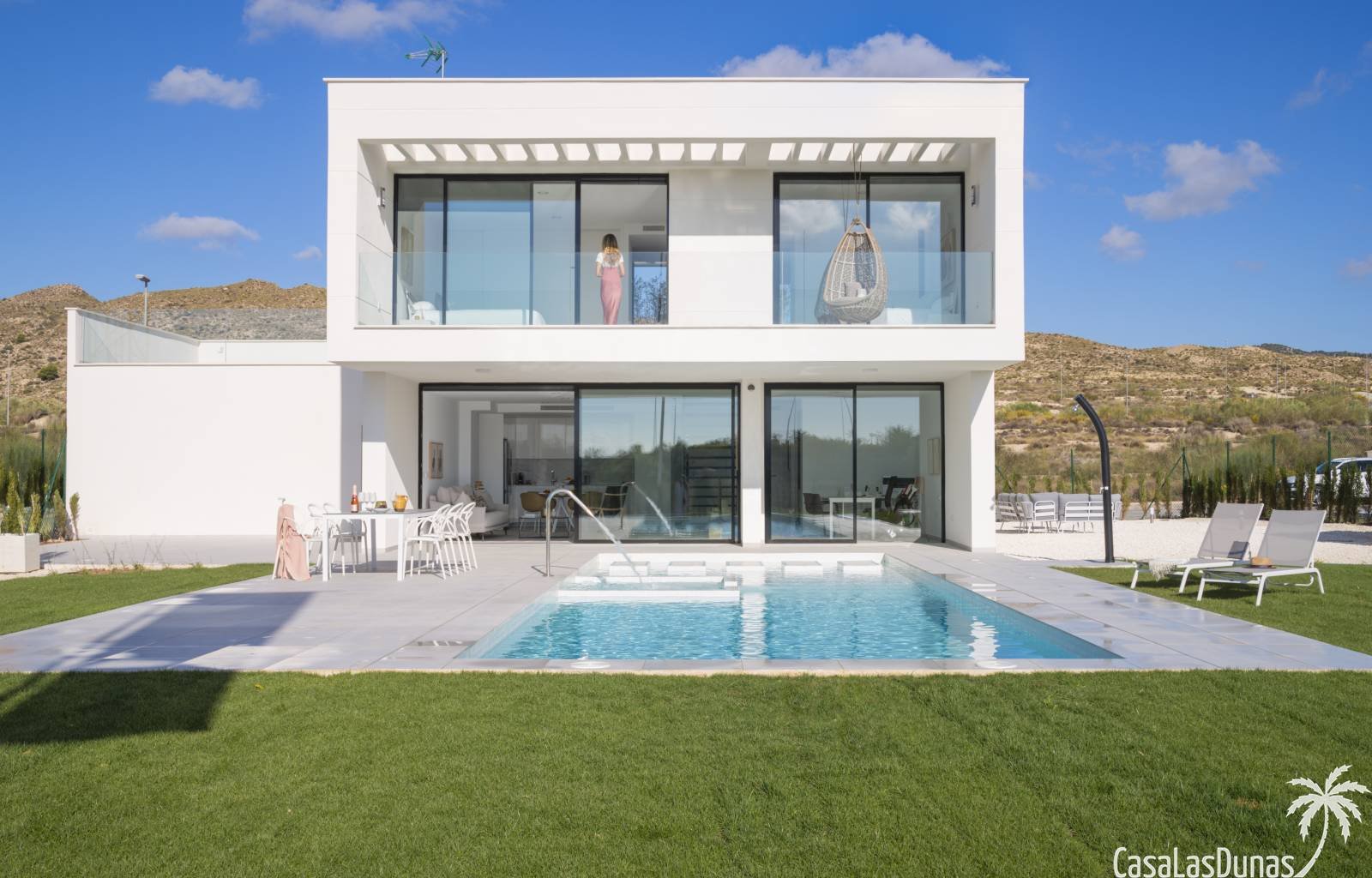  Diese wunderschöne Villa wird im Altaona Golf Resort in Murcia gebaut. Die Villa bietet einen fantastischen Blick über den Golfplatz und ist mit eine
