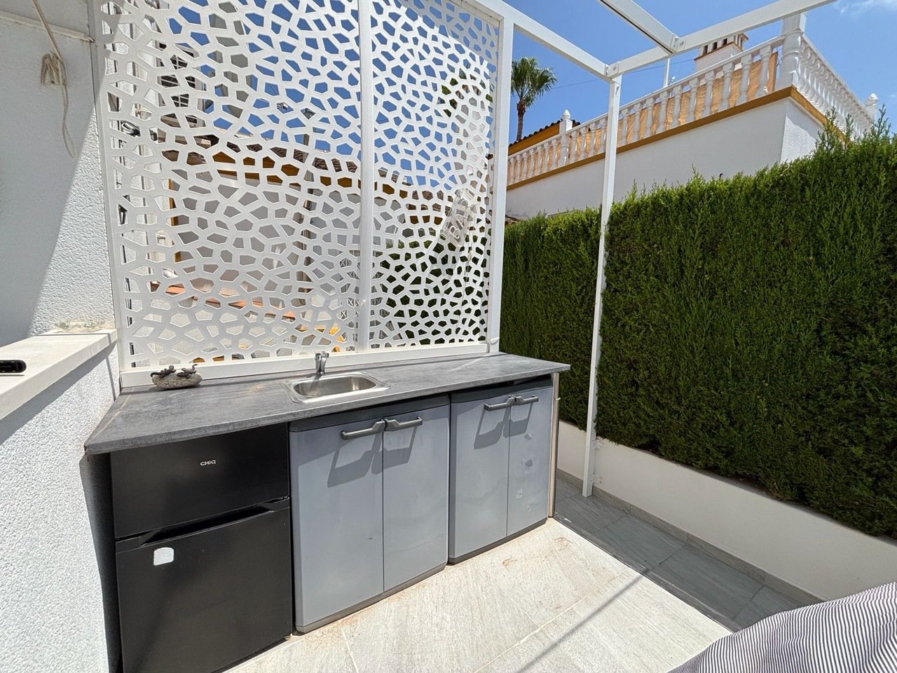 Luxury Detached Villa located in Villamartin.Discover the perfect blend of luxury and comfort in this stunning detached villa located in a well-esta