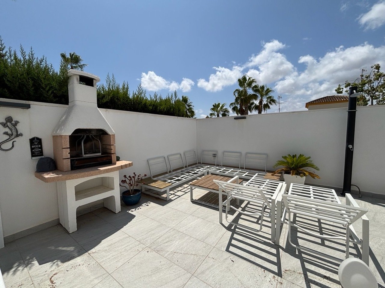 Luxury Detached Villa located in Villamartin.Discover the perfect blend of luxury and comfort in this stunning detached villa located in a well-esta