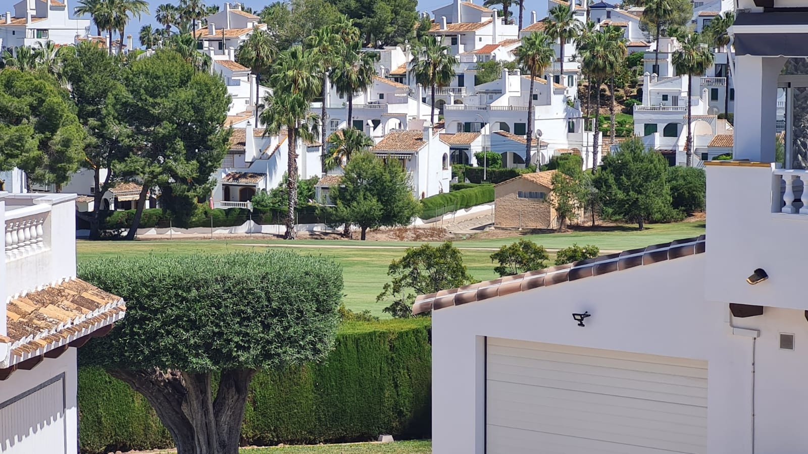 Villa Fortuna in erster Reihe – Villamartín Golf mit fantastischem Golfblick, 3 Schlafzimmer, 3 Bäder, in bester Lage. Ein absolutes Muss! 