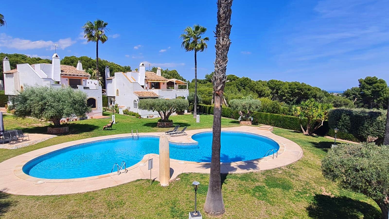 Villa Fortuna in erster Reihe – Villamartín Golf mit fantastischem Golfblick, 3 Schlafzimmer, 3 Bäder, in bester Lage. Ein absolutes Muss! 