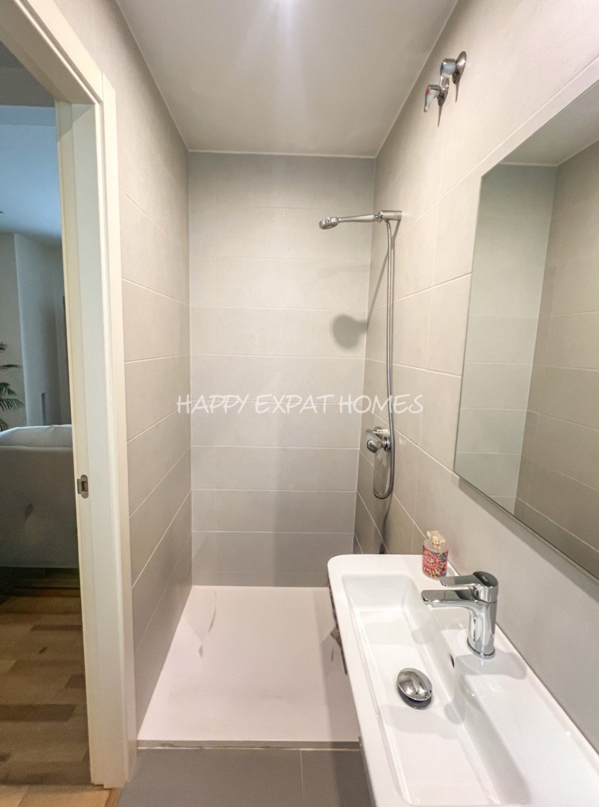 DACHGESCHOSS-DUPLEX IM HERZEN VON VILANOVA I LA GELTRÚ – MIT PRIVATTERASSE
Entdecken Sie dieses spektakuläre Duplex-Penthouse im Zentrum von Vilanova