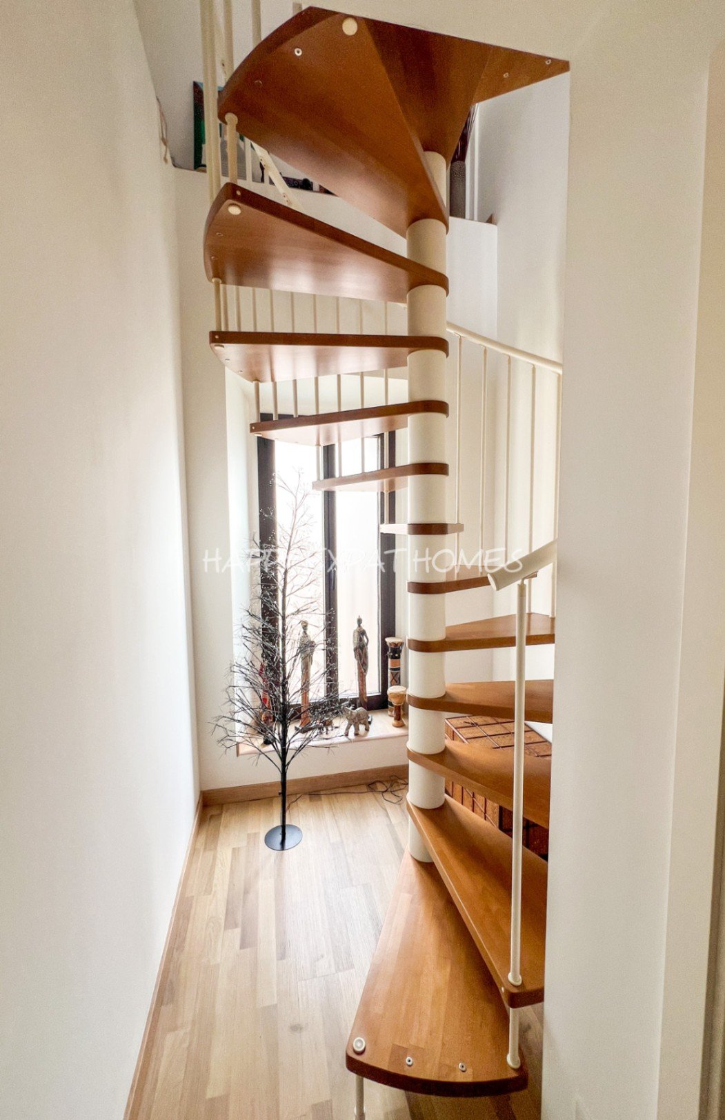 DACHGESCHOSS-DUPLEX IM HERZEN VON VILANOVA I LA GELTRÚ – MIT PRIVATTERASSE
Entdecken Sie dieses spektakuläre Duplex-Penthouse im Zentrum von Vilanova