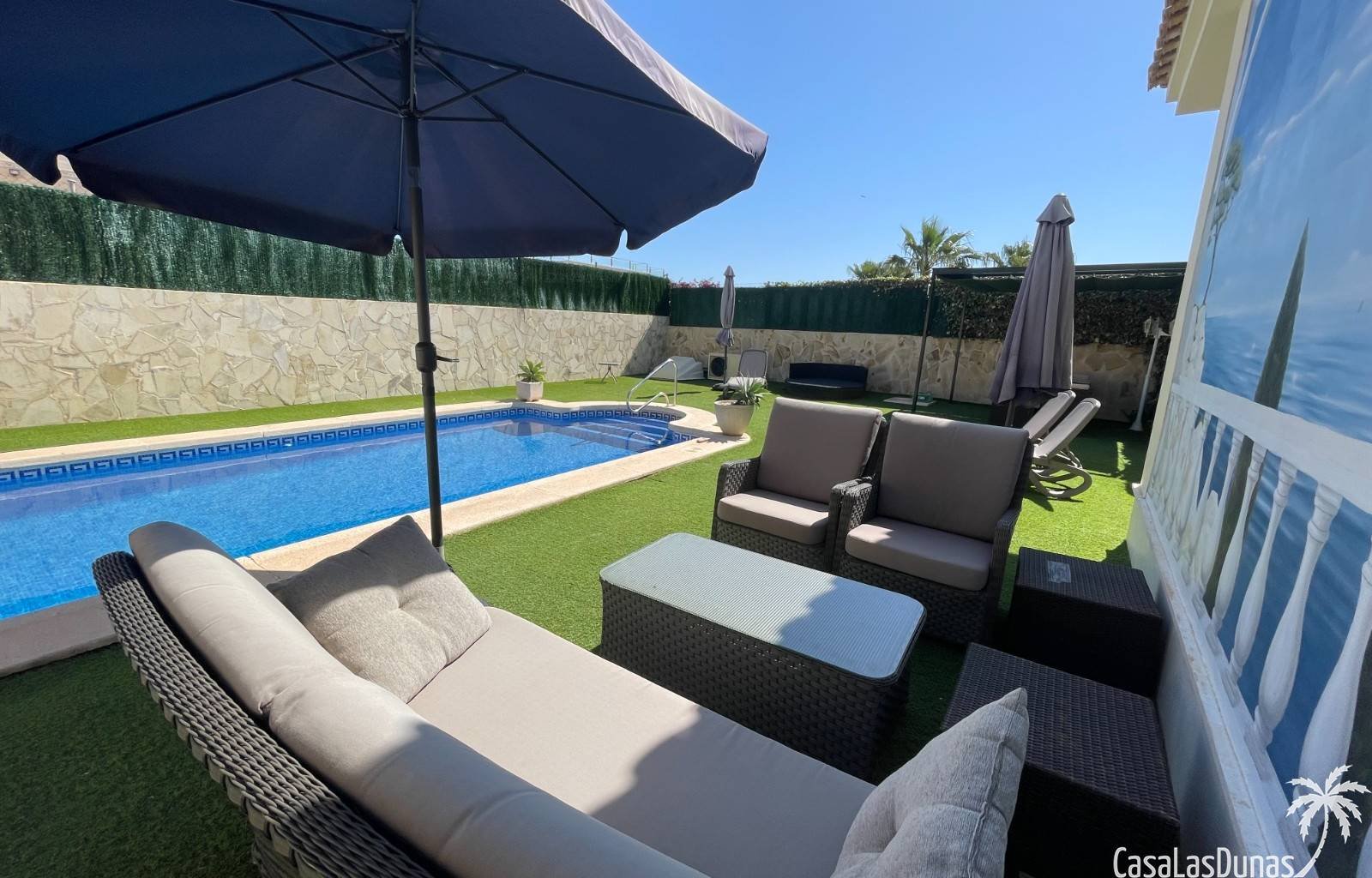 Luxuriöse Villa mit privatem Pool in der begehrten Gegend La Marina an der Costa Blanca
Willkommen in der Villa Marina , einer charmanten Ferienvill