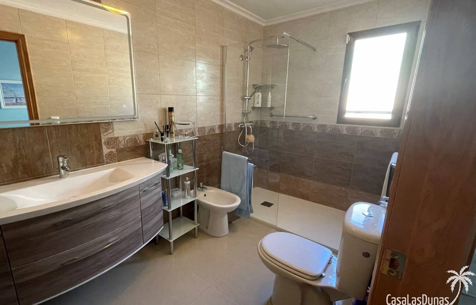 Luxuriöse Villa mit privatem Pool in der begehrten Gegend La Marina an der Costa Blanca
Willkommen in der Villa Marina , einer charmanten Ferienvill