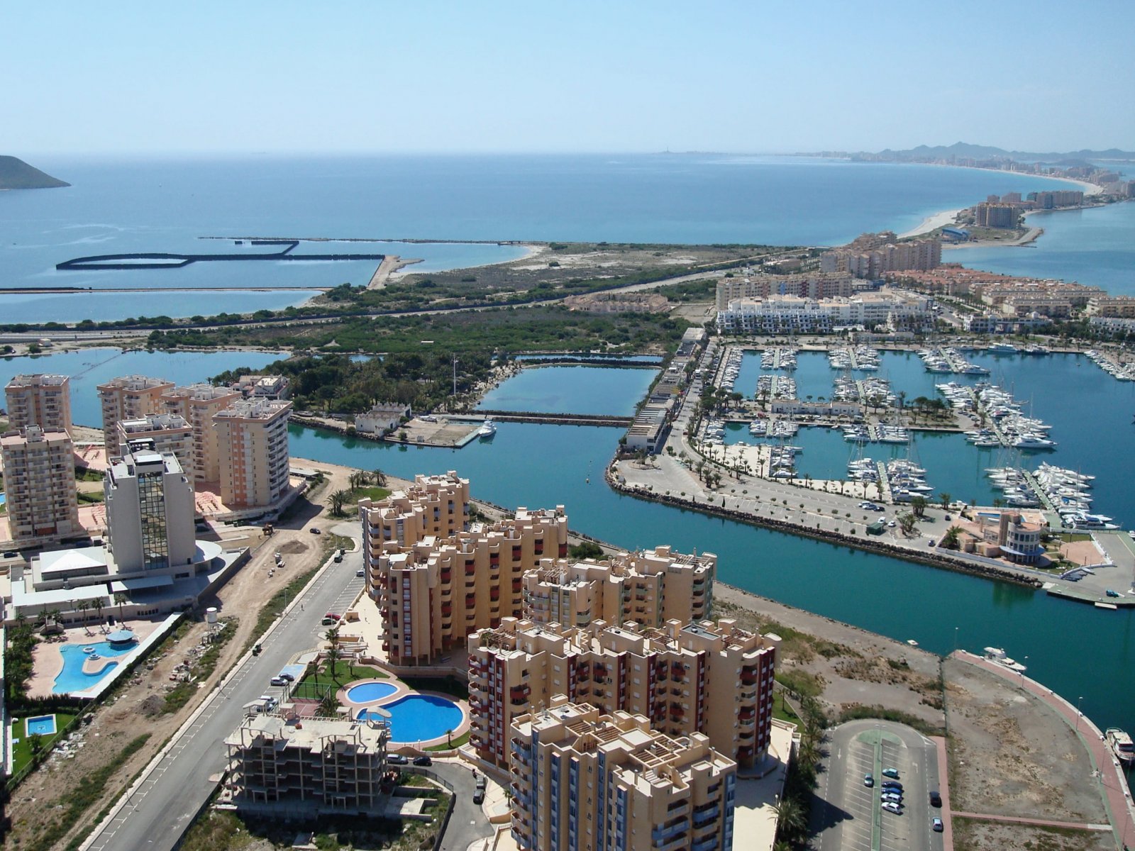 In der schönen Region Murcia gelegen, bietet diese Wohnanlage eine Auswahl von 49 Wohnungen, die für unterschiedliche Bedürfnisse konzipiert sind. Di