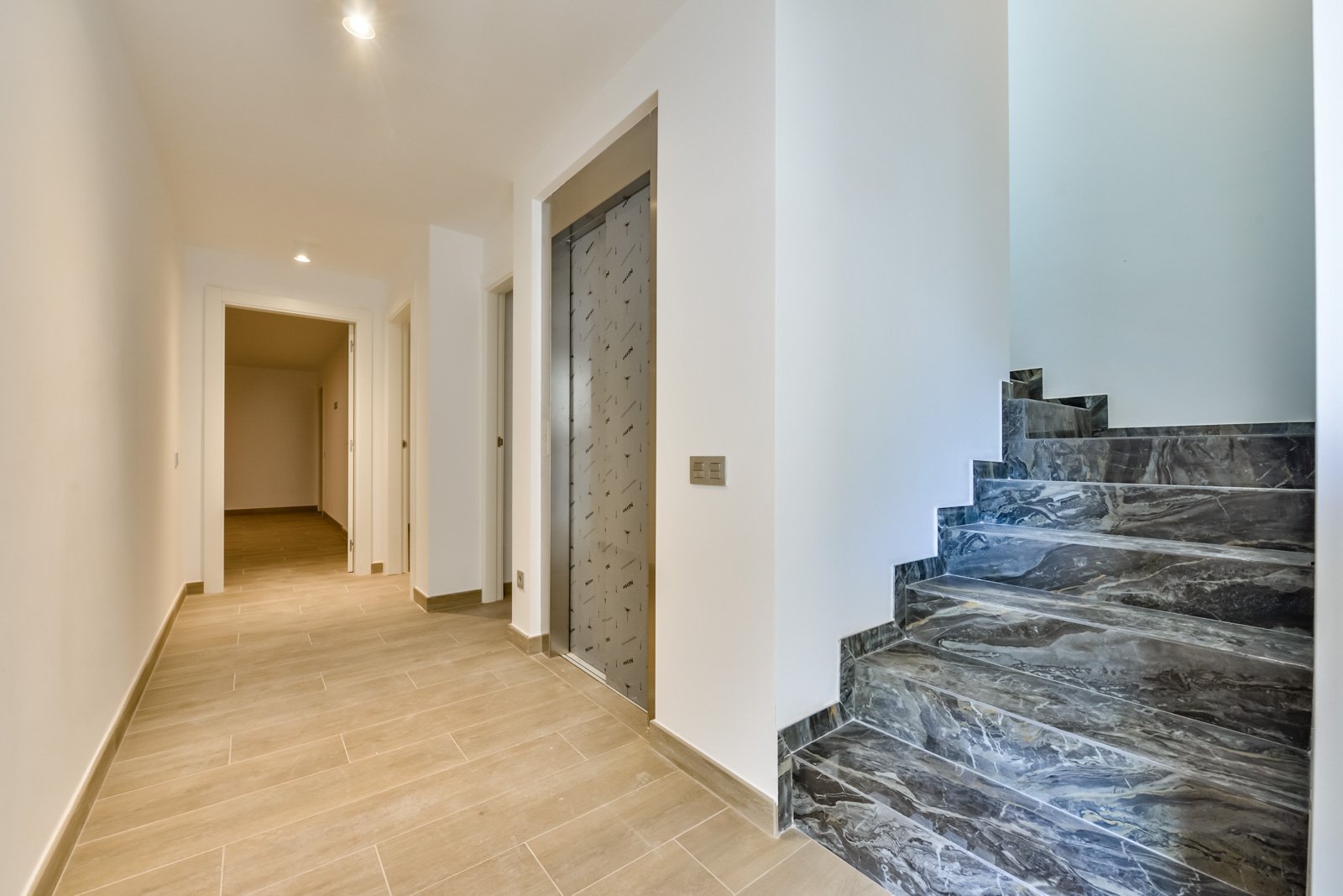 In der charmanten Stadt Finestrat gelegen, bietet diese Villa ein außergewöhnliches Wohnerlebnis. Mit Meerblick befindet sich diese Immobilie nur 5 k