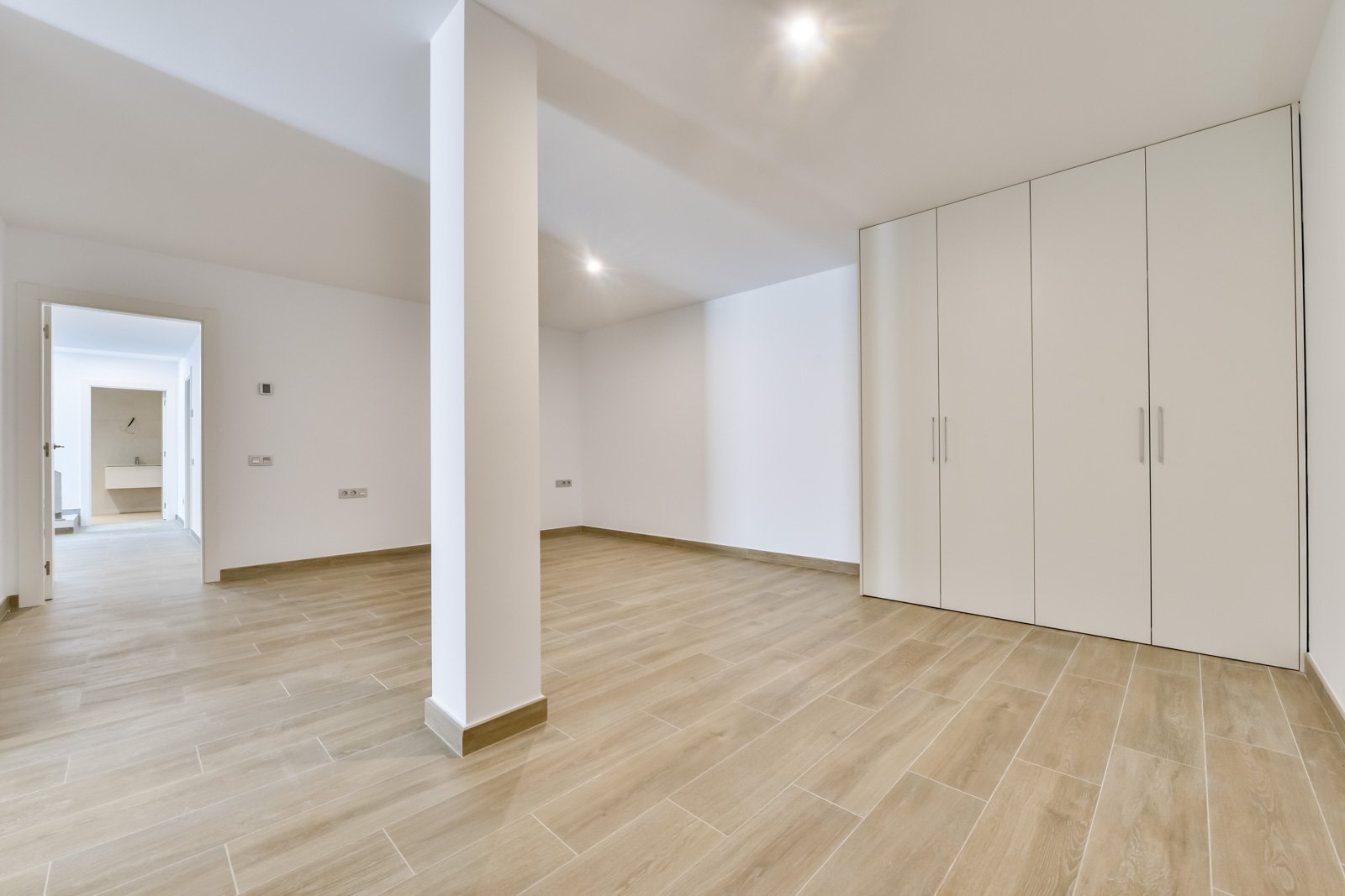 In der charmanten Stadt Finestrat gelegen, bietet diese Villa ein außergewöhnliches Wohnerlebnis. Mit Meerblick befindet sich diese Immobilie nur 5 k